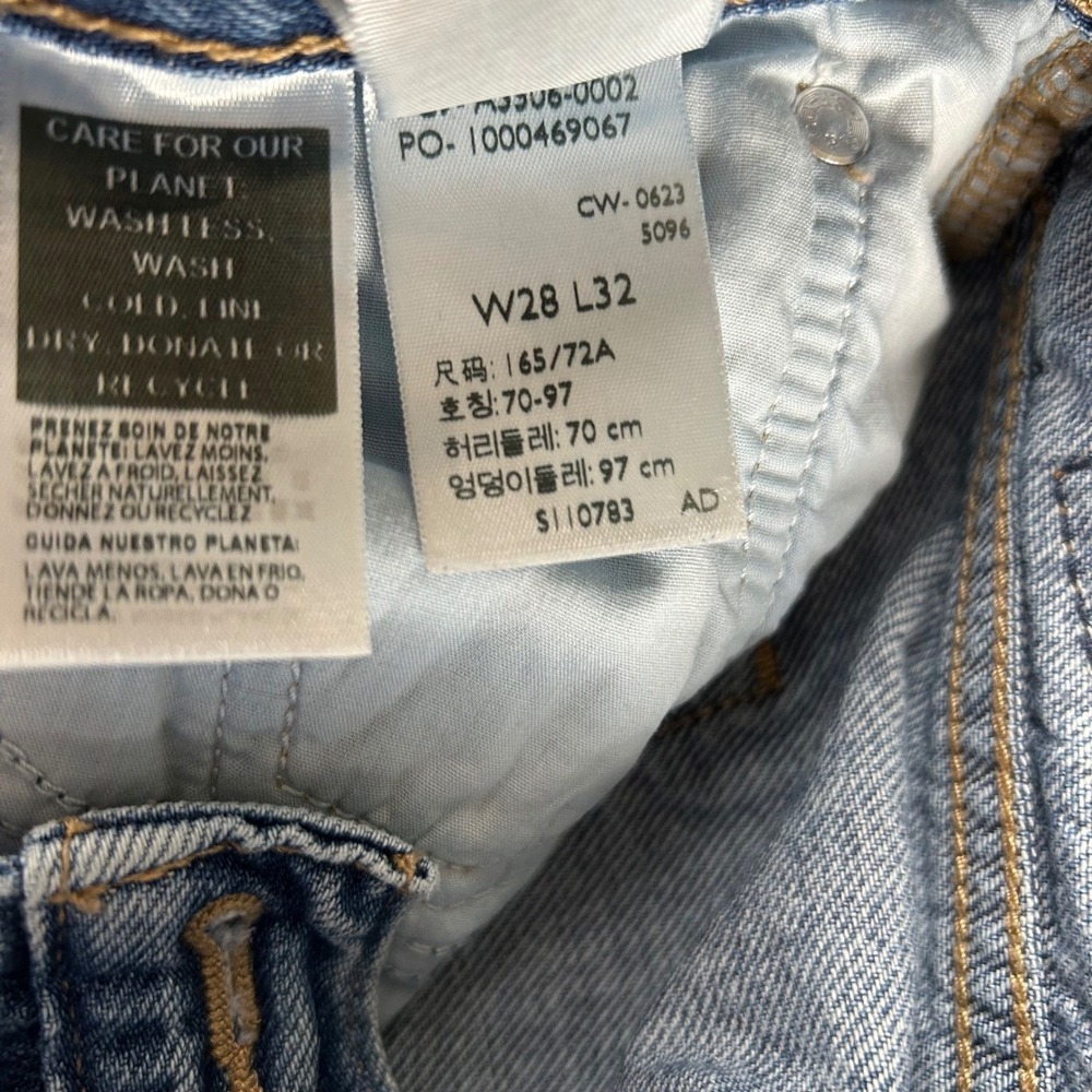 Levis Premium 80s Mom Jeans Light Wash High Rise Tapered Blue Denim 28 - Picture 11 of 11